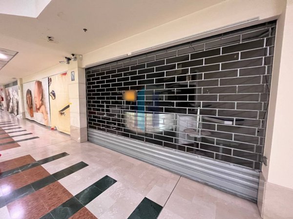 negozio in vendita a Corte Franca