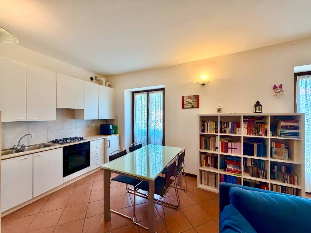 appartamento in vendita a Corte Franca in zona Colombaro