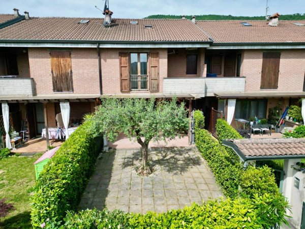 casa indipendente in vendita a Corte Franca