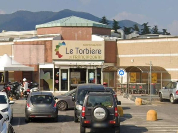 negozio in vendita a Corte Franca