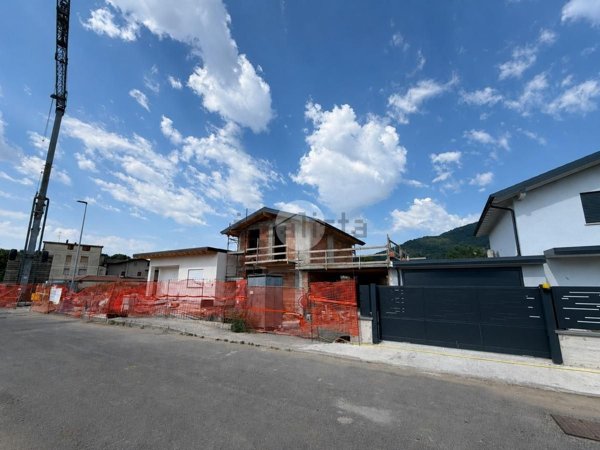 appartamento in vendita a Corte Franca in zona Colombaro