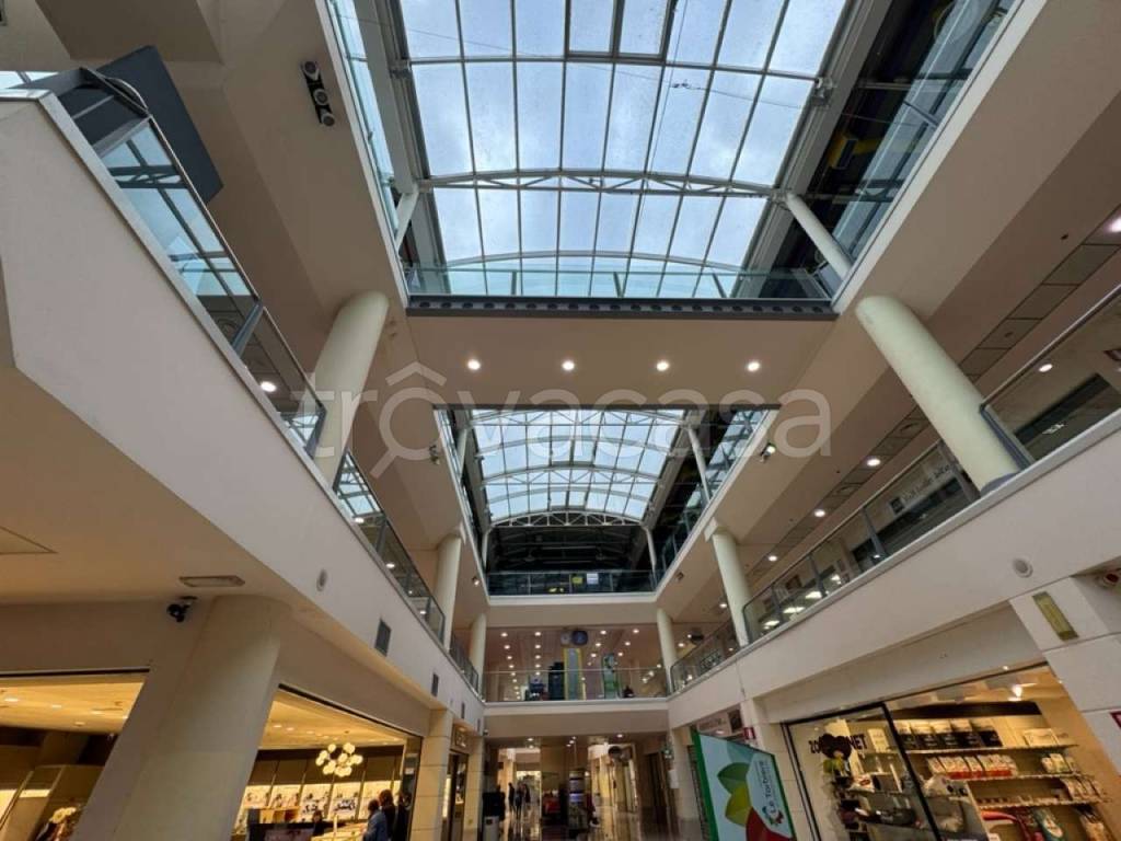 negozio in vendita a Corte Franca in zona Timoline