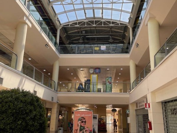 negozio in vendita a Corte Franca in zona Timoline