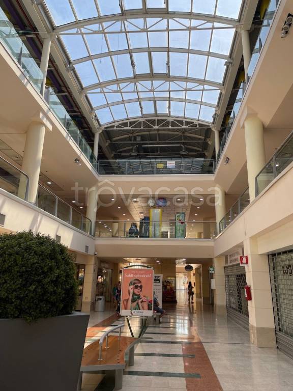 negozio in vendita a Corte Franca in zona Timoline
