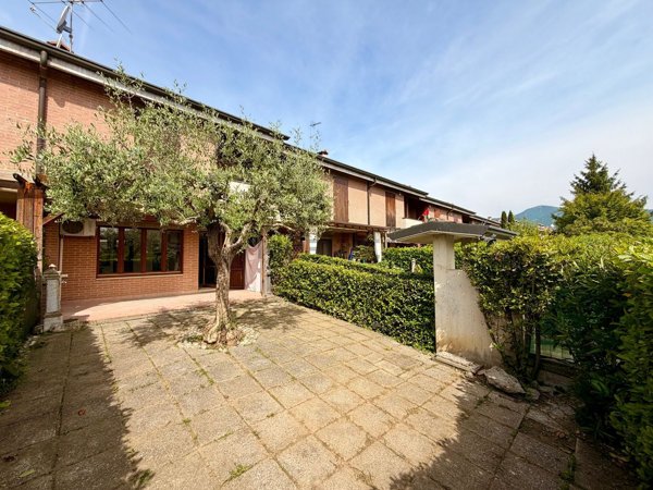 casa indipendente in vendita a Corte Franca in zona Colombaro