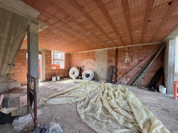 casa indipendente in vendita a Corte Franca in zona Colombaro