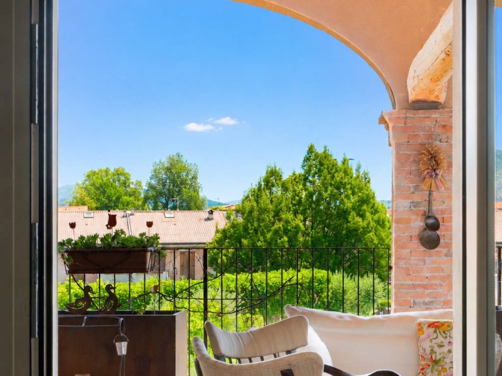 appartamento in vendita a Corte Franca in zona Colombaro