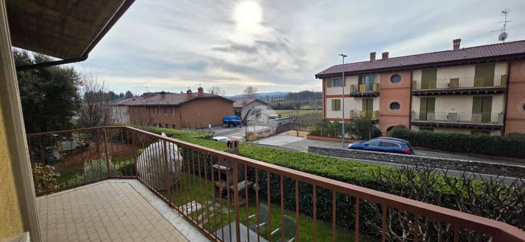 appartamento in vendita a Corte Franca in zona Colombaro