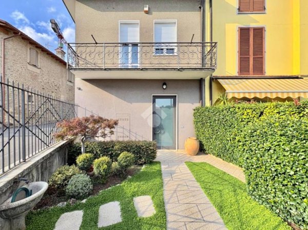 casa indipendente in vendita a Corte Franca in zona Colombaro