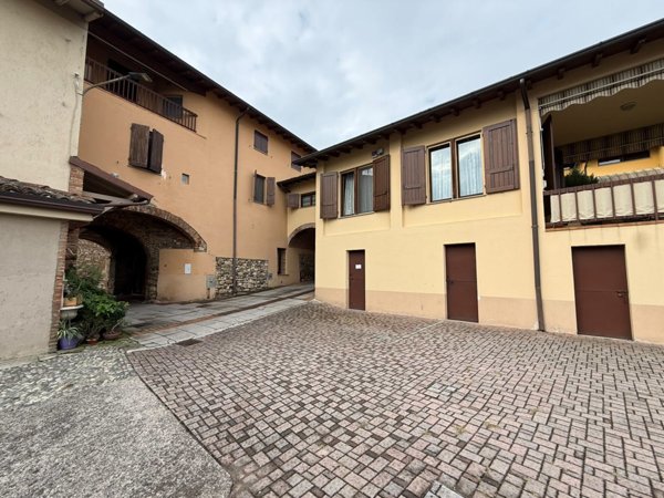 appartamento in vendita a Corte Franca in zona Colombaro