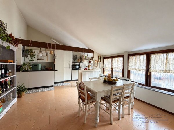 appartamento in vendita a Corte Franca in zona Colombaro