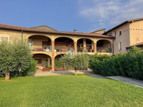 appartamento in vendita a Corte Franca in zona Colombaro