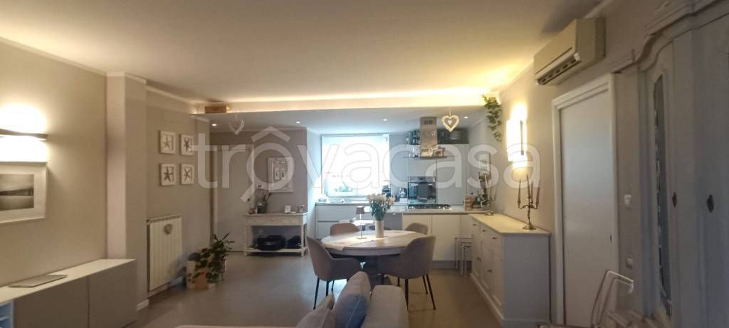 appartamento in vendita a Corte Franca in zona Colombaro