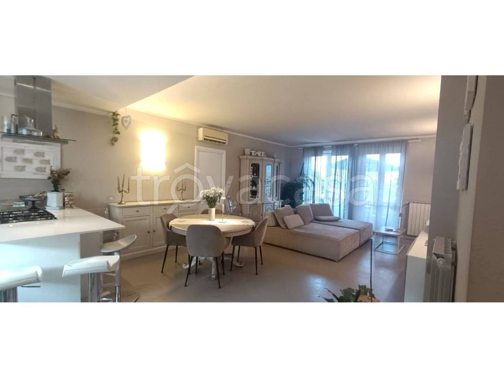 appartamento in vendita a Corte Franca in zona Timoline