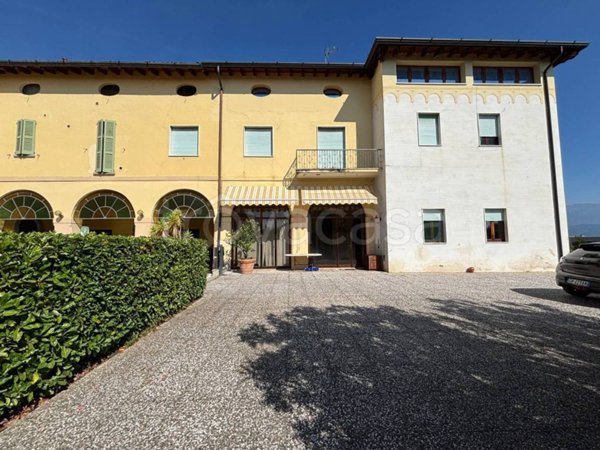 casa indipendente in vendita a Corte Franca in zona Colombaro
