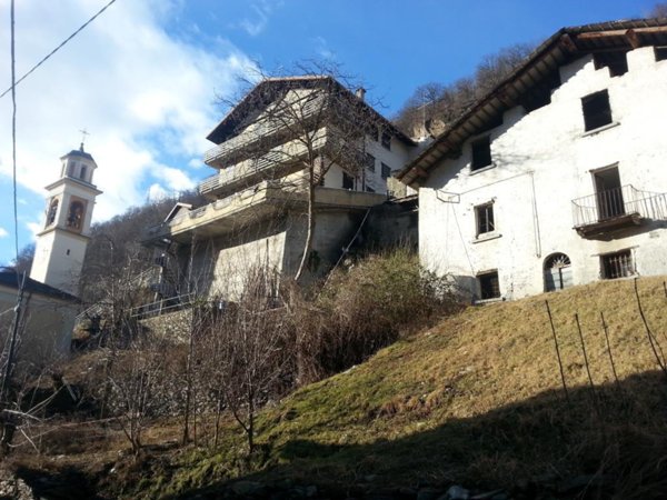casa indipendente in vendita a Corteno Golgi in zona Lombro