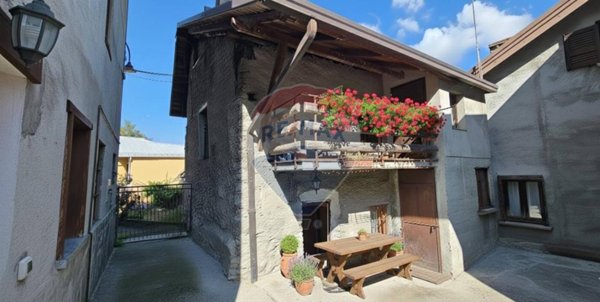 casa indipendente in vendita a Corteno Golgi in zona Santicolo