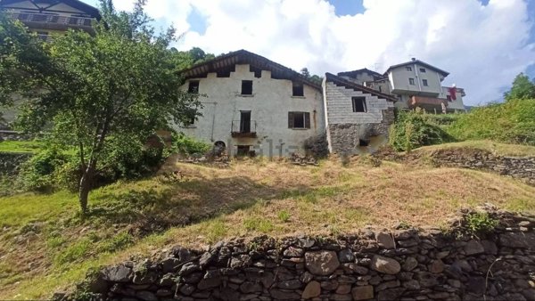 casa indipendente in vendita a Corteno Golgi in zona Lombro