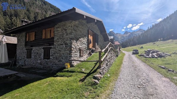 casa indipendente in vendita a Corteno Golgi in zona Sant'Antonio