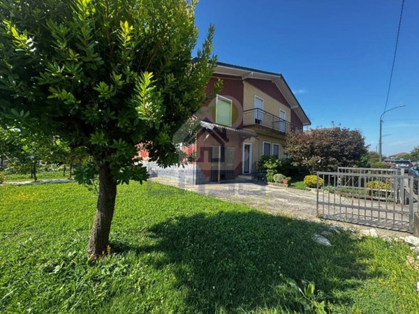 casa indipendente in vendita a Corzano