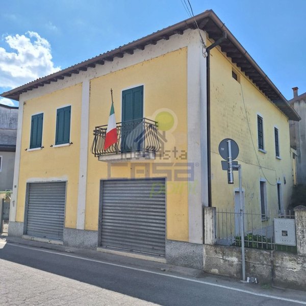 casa indipendente in vendita a Corzano