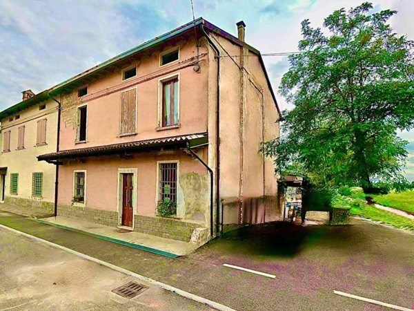 casa indipendente in vendita a Corzano