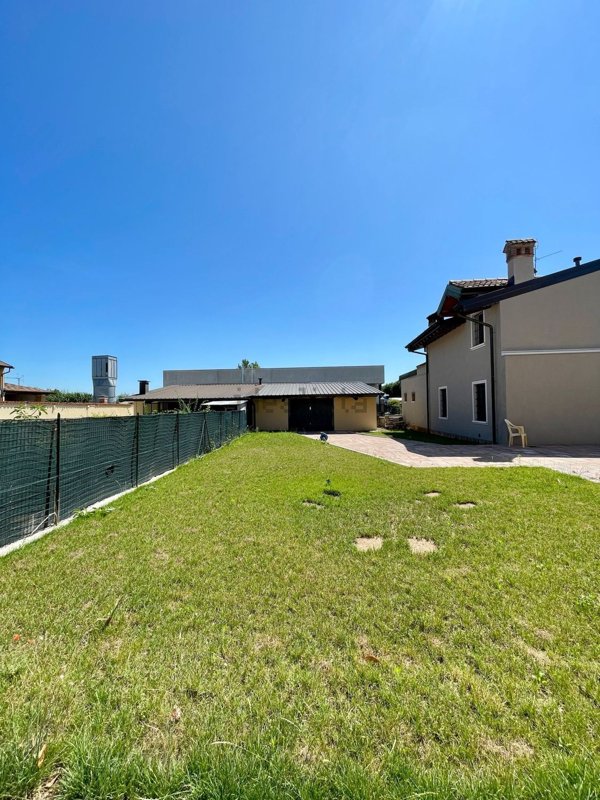 casa indipendente in vendita a Corzano