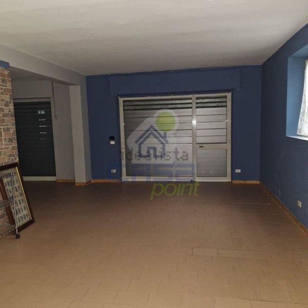 locale di sgombero in vendita a Corzano
