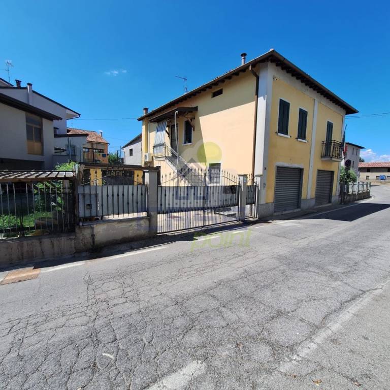 casa indipendente in vendita a Corzano
