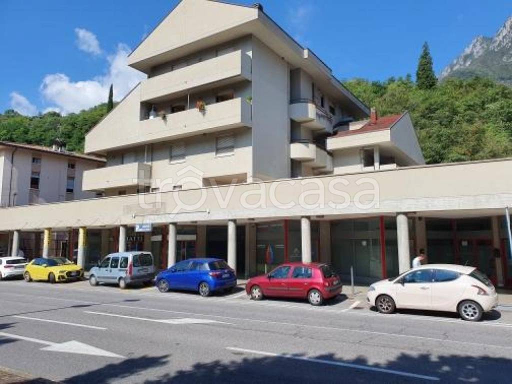 locale commerciale in vendita a Darfo Boario Terme