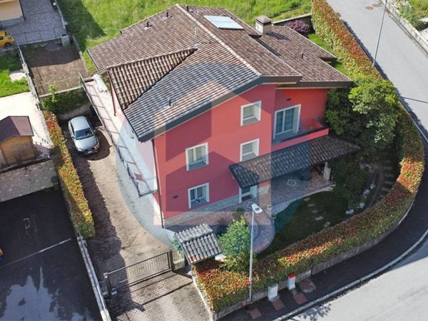 casa indipendente in vendita a Darfo Boario Terme in zona Gorzone