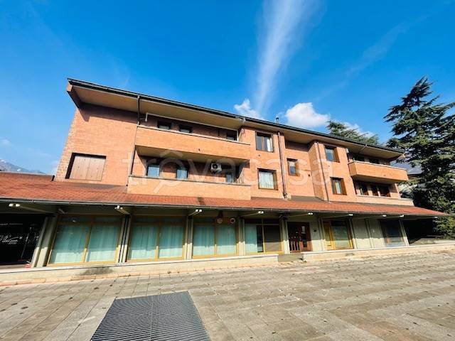 ufficio in vendita a Darfo Boario Terme in zona Boario Terme