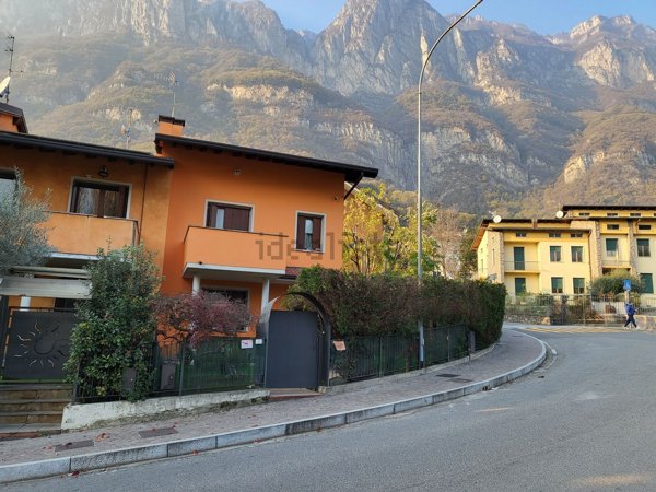casa indipendente in vendita a Darfo Boario Terme in zona Erbanno