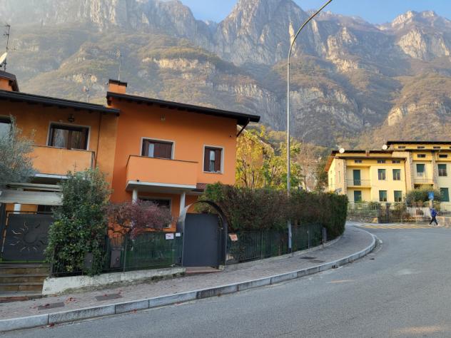 casa indipendente in vendita a Darfo Boario Terme in zona Erbanno