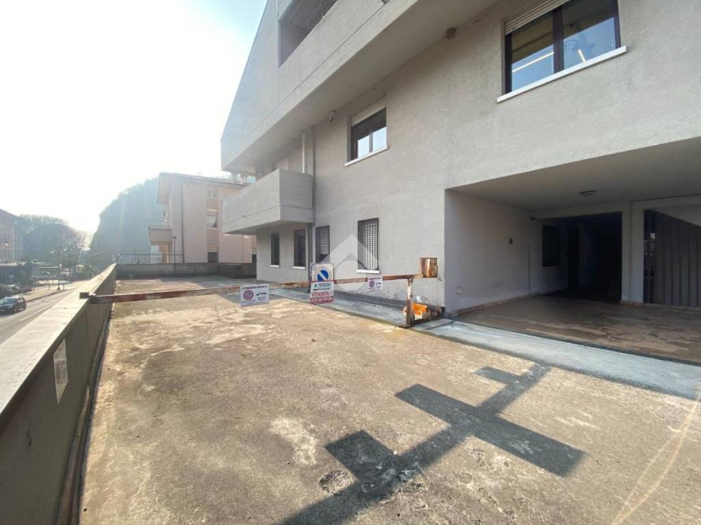 ufficio in vendita a Darfo Boario Terme in zona Boario Terme