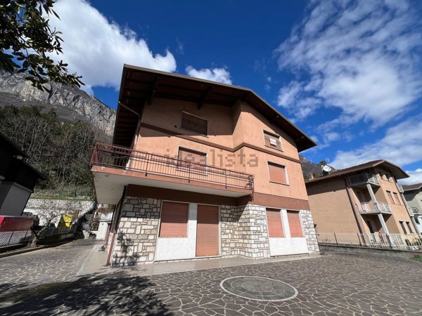 appartamento in vendita a Darfo Boario Terme in zona Angone