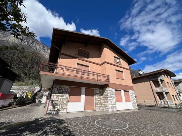 appartamento in vendita a Darfo Boario Terme in zona Angone