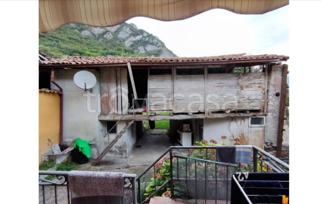 casa indipendente in vendita a Darfo Boario Terme in zona Erbanno