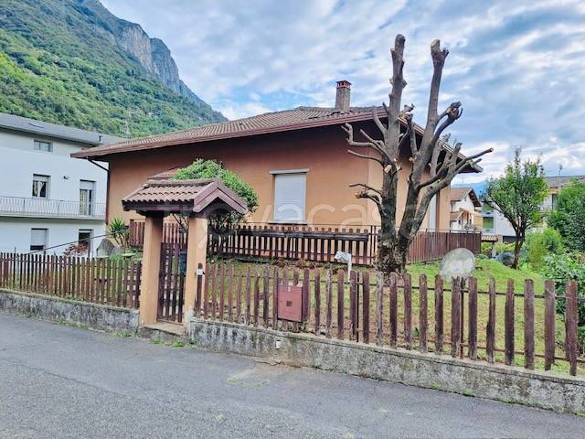 casa indipendente in vendita a Darfo Boario Terme in zona Gorzone