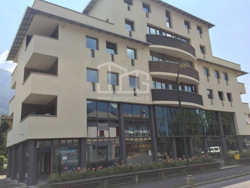 ufficio in vendita a Darfo Boario Terme in zona Boario Terme