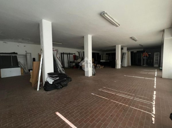 locale di sgombero in vendita a Darfo Boario Terme