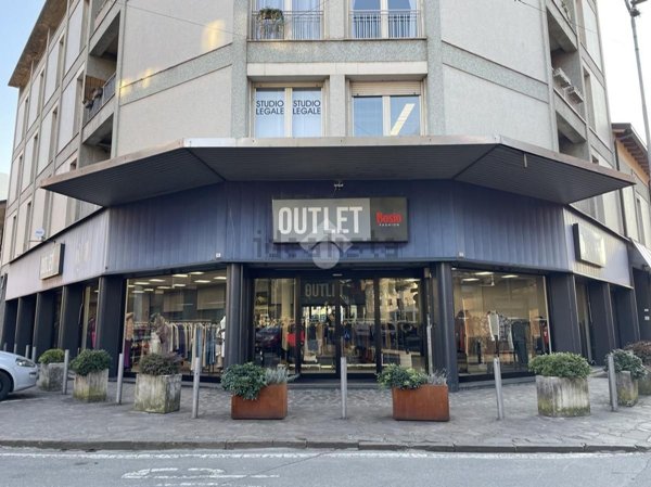 locale commerciale in vendita a Darfo Boario Terme