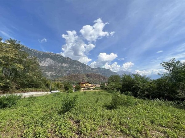 terreno edificabile in vendita a Darfo Boario Terme in zona Montecchio