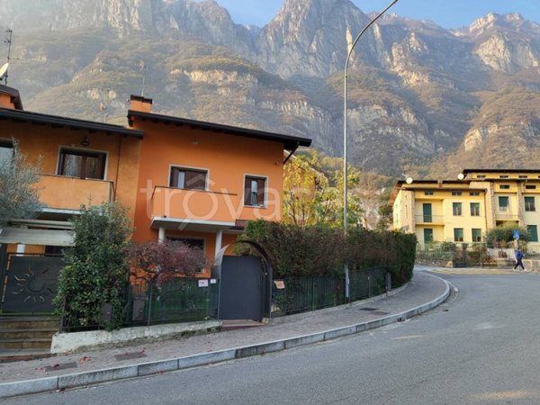 casa indipendente in vendita a Darfo Boario Terme in zona Erbanno
