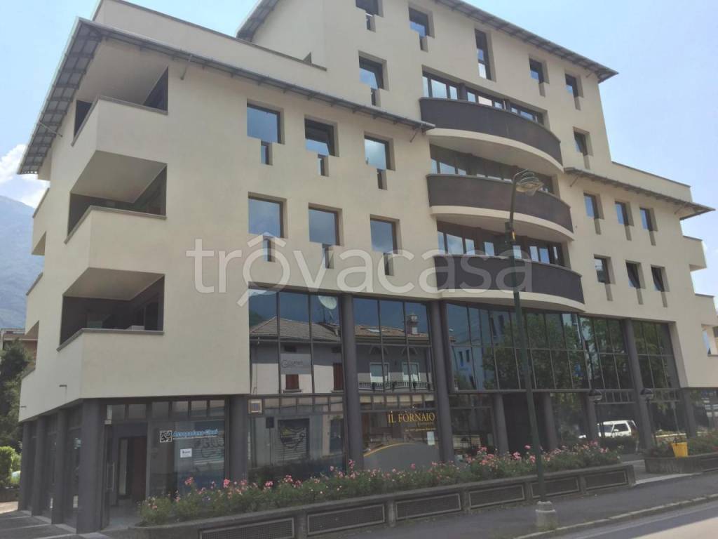 ufficio in vendita a Darfo Boario Terme in zona Boario Terme