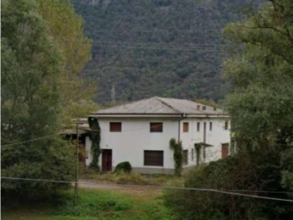 locale commerciale in vendita a Darfo Boario Terme