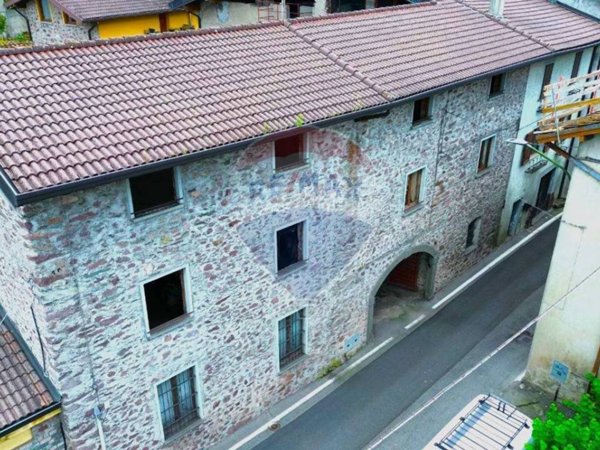 casa indipendente in vendita a Darfo Boario Terme in zona Montecchio