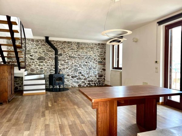 casa indipendente in vendita a Darfo Boario Terme in zona Fucine