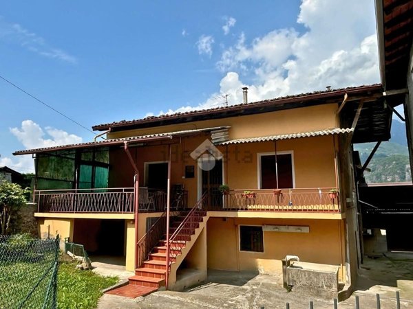 casa indipendente in vendita a Darfo Boario Terme in zona Pellalepre
