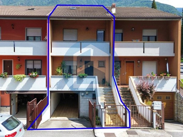 casa indipendente in vendita a Darfo Boario Terme in zona Montecchio